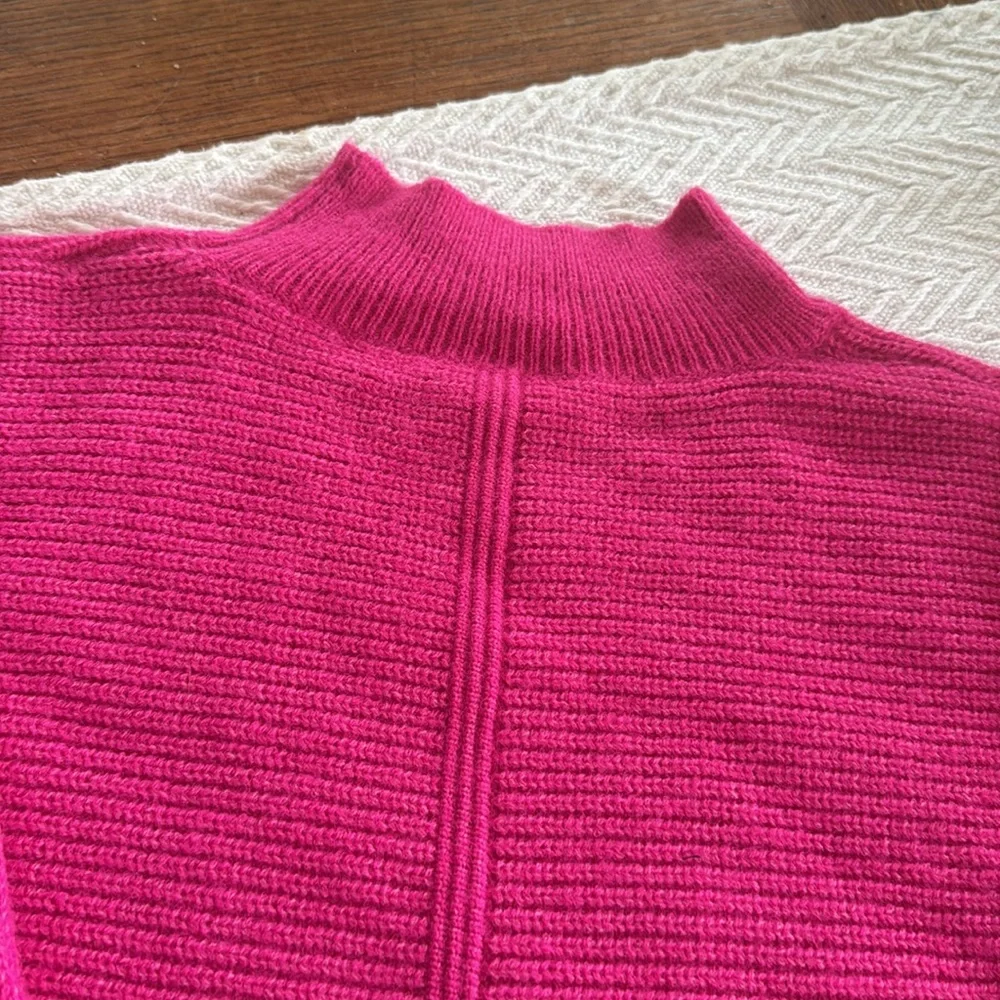 New long sleeve  Pink Sweater - Picture 4 of 4